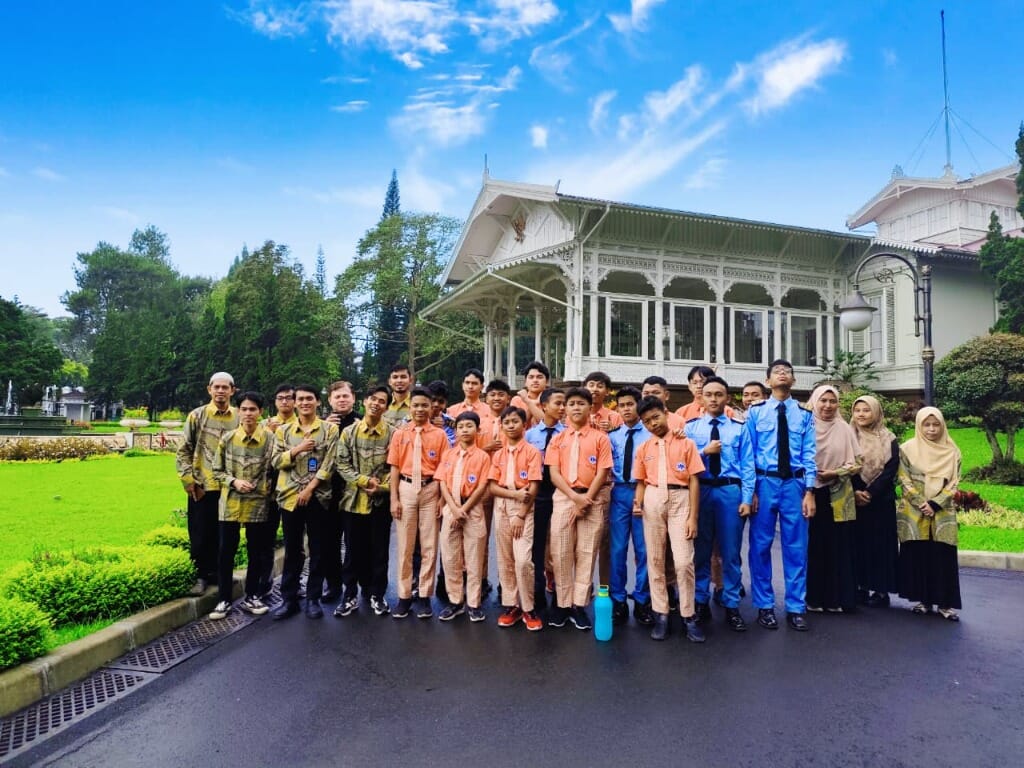 Suasana di lingkungan pendidikan SMPIT Insan Mandiri Arrahman